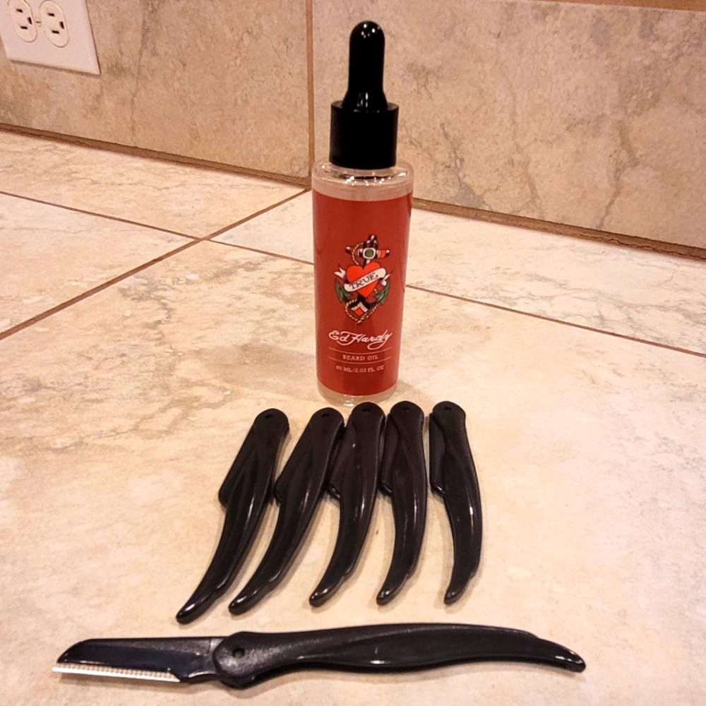 Ed Hardy Beard Oil & Stick Razor bundle